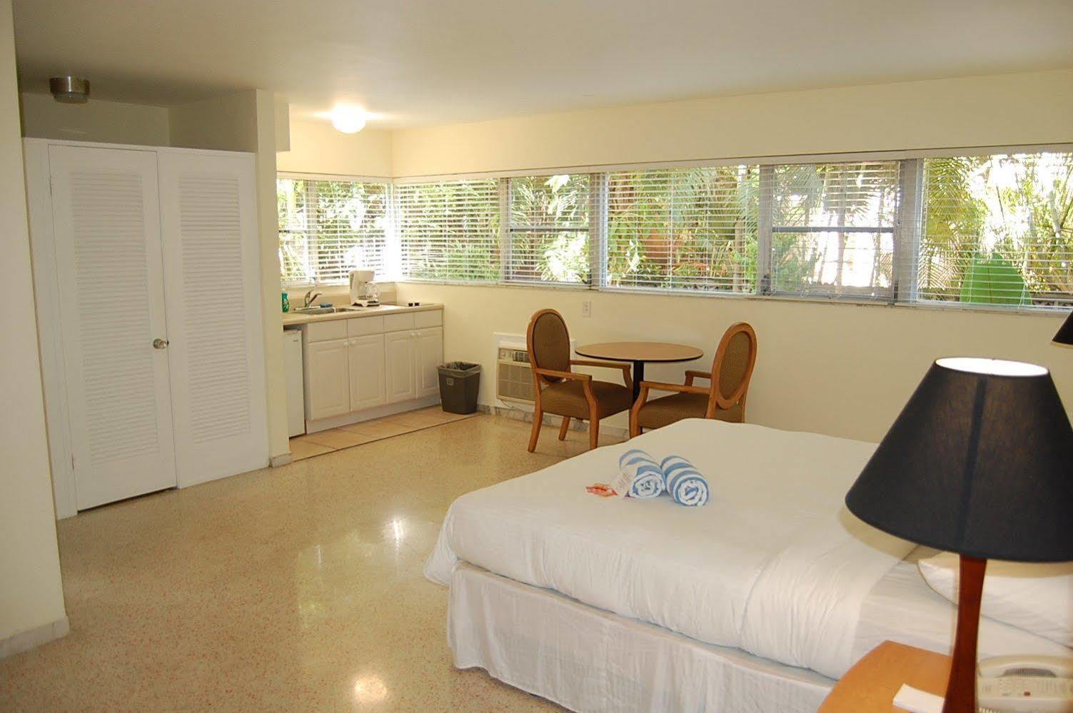 Alcazar Resort- Gay Mens Resort Fort Lauderdale Exterior photo